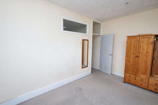 36d The Drive, Ilford, Essex IG1 3HX 5
