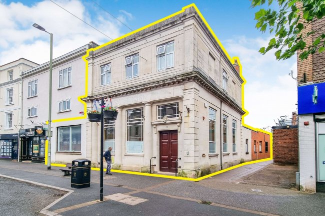 11 Fore Street, Tiverton, Devon, EX16 6LW 3