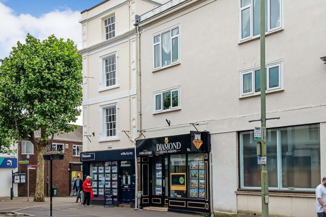 13 Fore Street, Tiverton, Devon, EX16 6LW 2