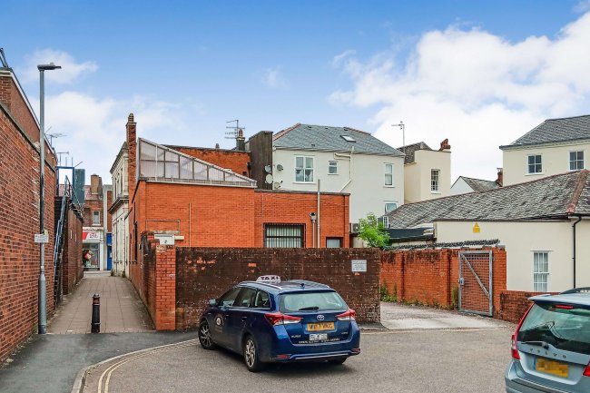 13 Fore Street, Tiverton, Devon, EX16 6LW 2