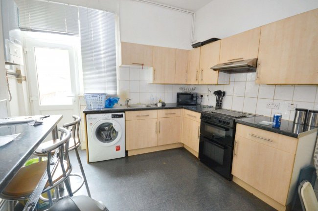 122 Boundaries Road, Balham, London SW12 8HG 9