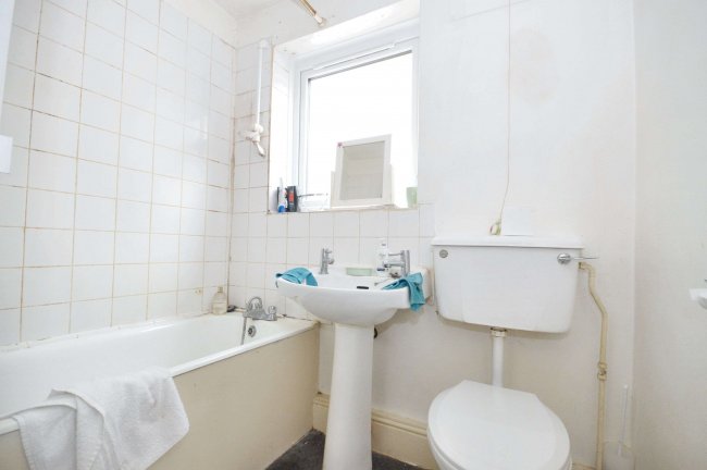 122 Boundaries Road, Balham, London SW12 8HG 9