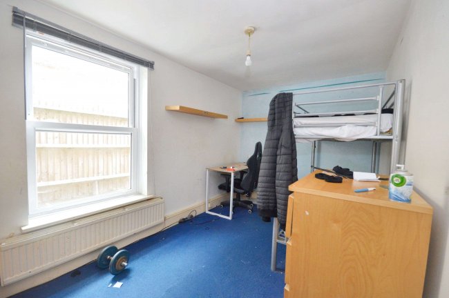 122 Boundaries Road, Balham, London SW12 8HG 9