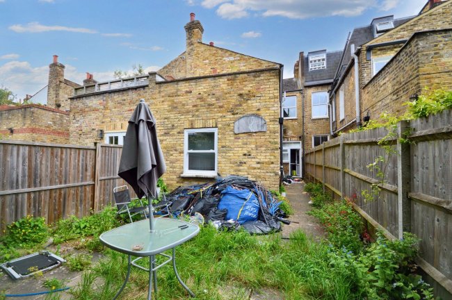 122 Boundaries Road, Balham, London SW12 8HG 9