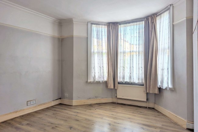 Flat 4 Thurleigh Mansions, 33 Thurleigh Road, Balham, London SW12 8UA 7