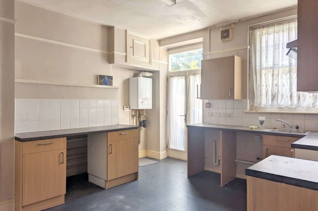 Flat 4 Thurleigh Mansions, 33 Thurleigh Road, Balham, London SW12 8UA 7