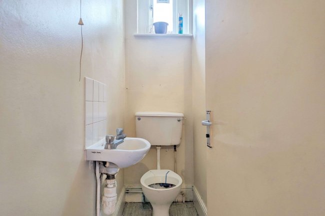 Flat 4 Thurleigh Mansions, 33 Thurleigh Road, Balham, London SW12 8UA 7