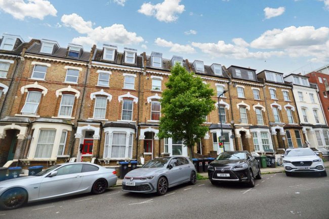 Flat E, 29 St Julians Road, London, NW6 7LB 2