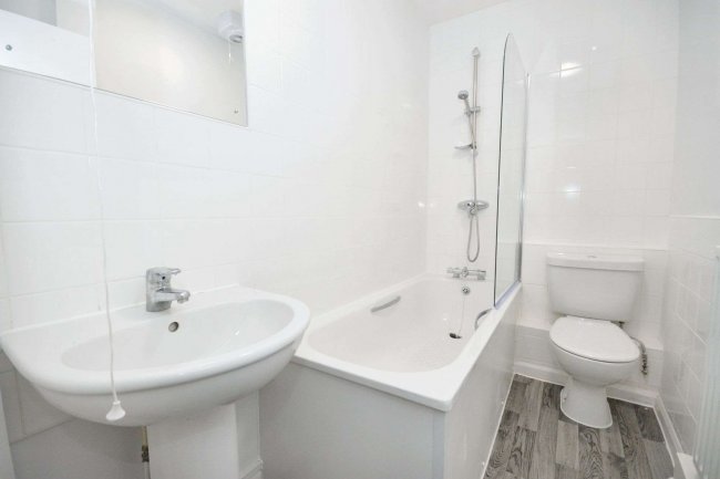 Flat E, 29 St Julians Road, London, NW6 7LB 2