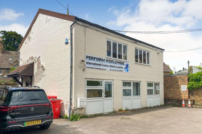 7A Horton Road, Datchet, Berkshire, SL3 9EN 8