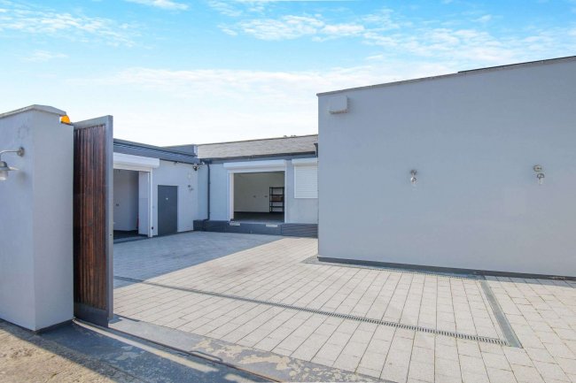 117 Burnham Road, Chingford, London, E4 8PA 1