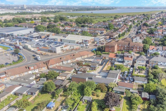 117 Burnham Road, Chingford, London, E4 8PA 1