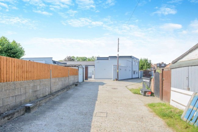 117 Burnham Road, Chingford, London, E4 8PA 1