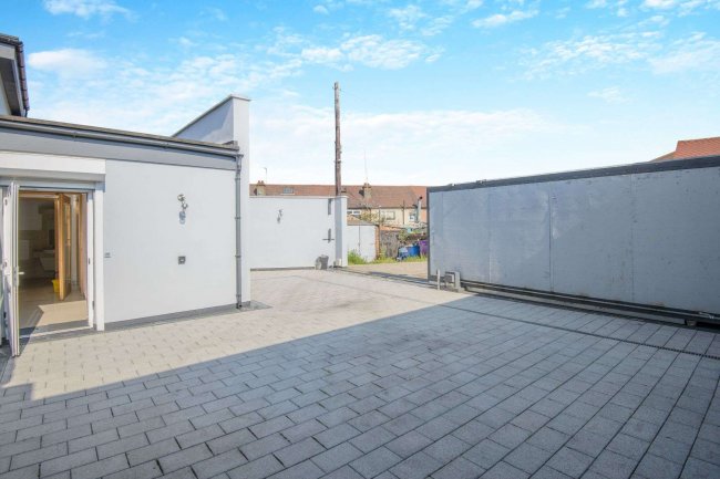 117 Burnham Road, Chingford, London, E4 8PA 1