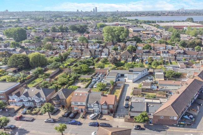 117 Burnham Road, Chingford, London, E4 8PA 1