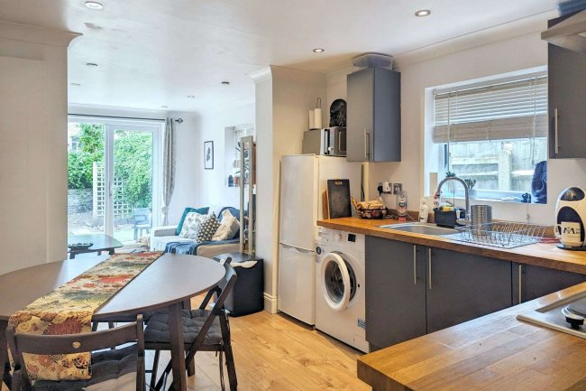 62 Cambria Road, London, SE5 9AS 2