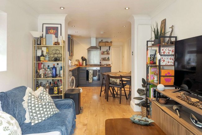 62 Cambria Road, London, SE5 9AS 2