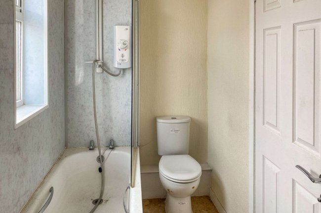 13 The Crescent, Cleator Moor, CA25 5QL 7