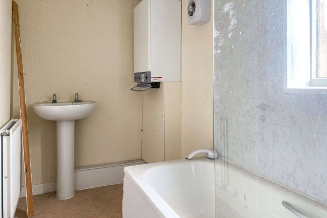 13 The Crescent, Cleator Moor, CA25 5QL 7