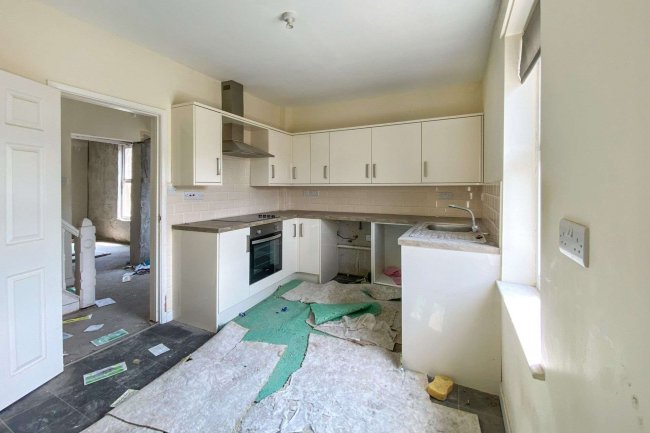 13 The Crescent, Cleator Moor, CA25 5QL 7