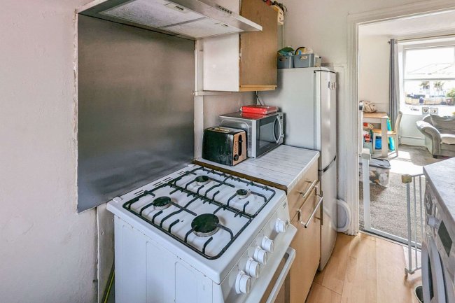 17/18 Merritt Road Paignton TQ3 3RW 3