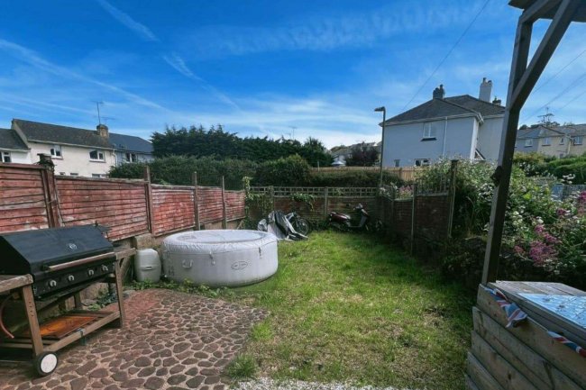 17/18 Merritt Road Paignton TQ3 3RW 3