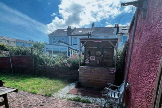 17/18 Merritt Road Paignton TQ3 3RW 3