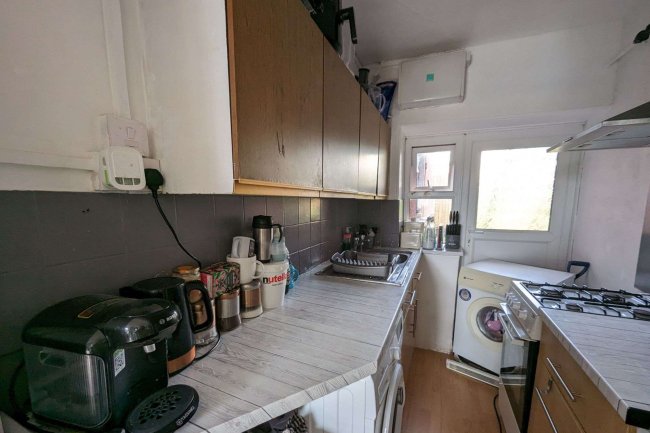 17/18 Merritt Road Paignton TQ3 3RW 3