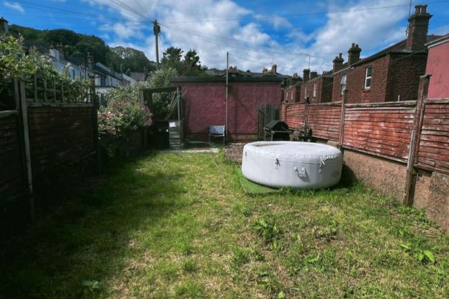 17/18 Merritt Road Paignton TQ3 3RW 3