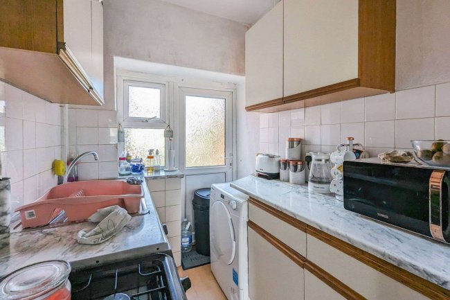 17/18 Merritt Road Paignton TQ3 3RW 3