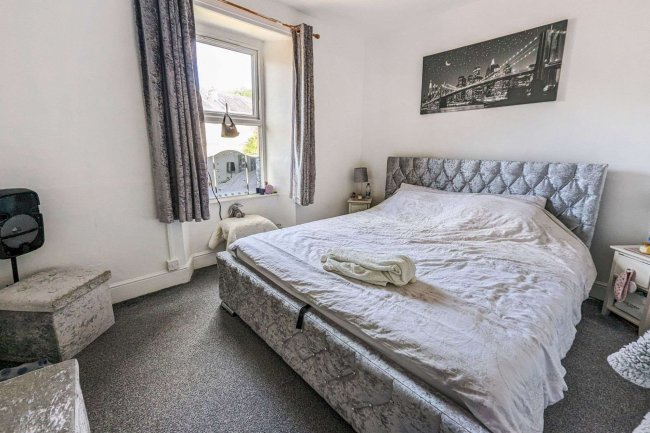 17/18 Merritt Road Paignton TQ3 3RW 3