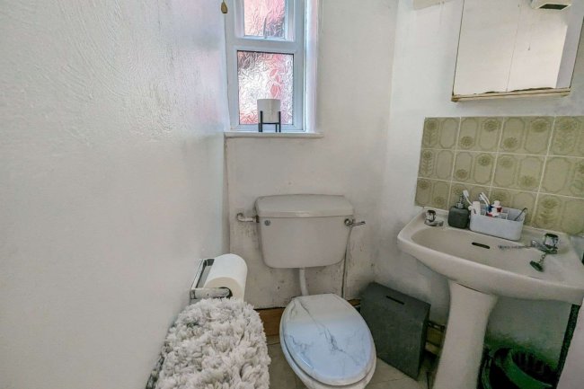 17/18 Merritt Road Paignton TQ3 3RW 3