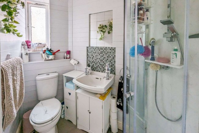 17/18 Merritt Road Paignton TQ3 3RW 3