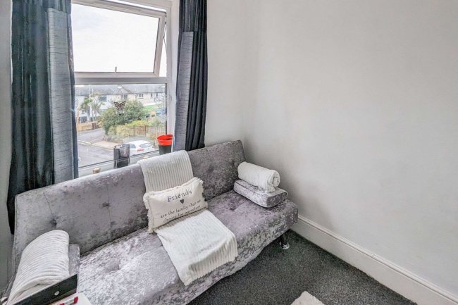 17/18 Merritt Road Paignton TQ3 3RW 3