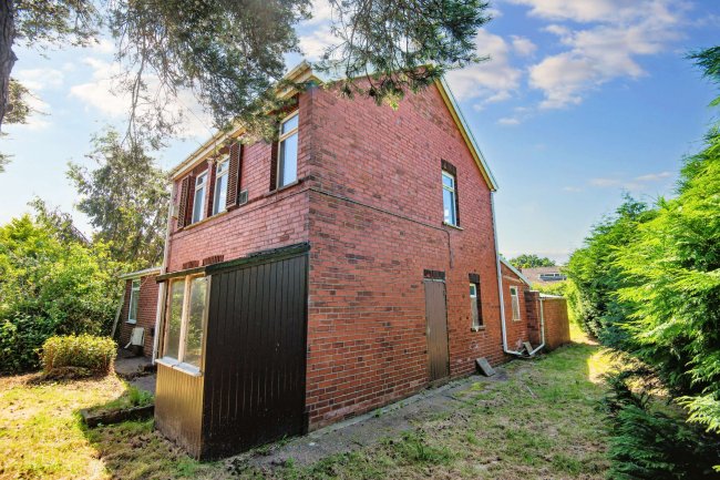 Burmax, Thorne Road, Hatfield, DN7 6EN 1