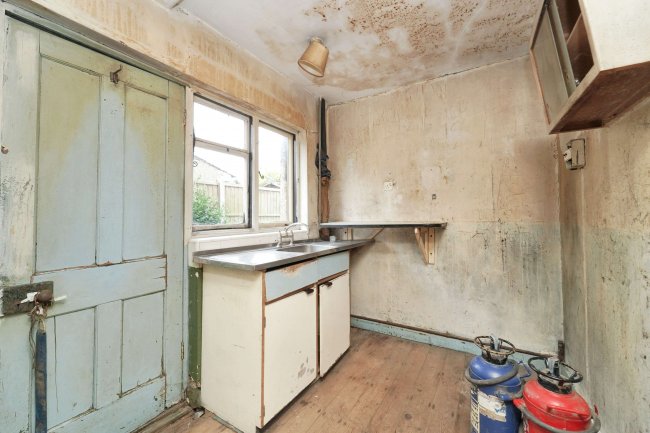 580 Bath Road, Taplow, Maidenhead SL6 0PE 6