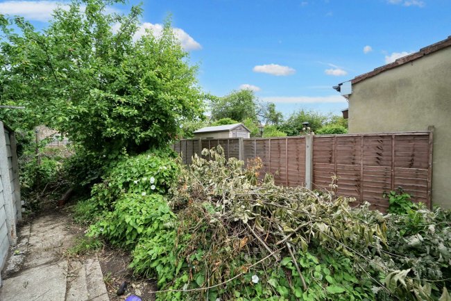 580 Bath Road, Taplow, Maidenhead SL6 0PE 6