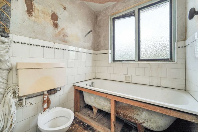 580 Bath Road, Taplow, Maidenhead SL6 0PE 6