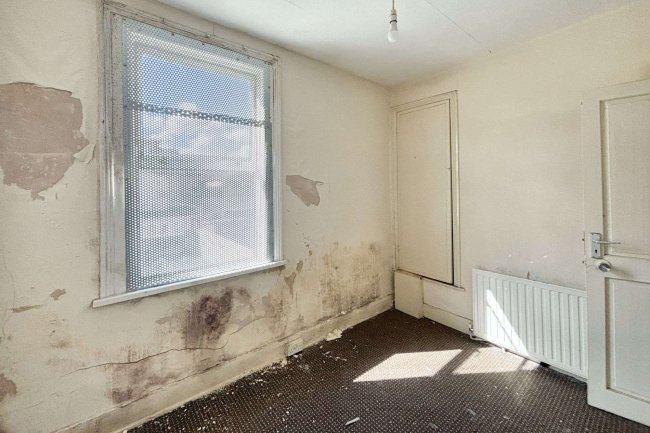 69 Kingsland Road, London, E13 9NX 3