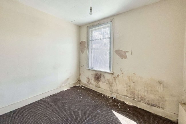 69 Kingsland Road, London, E13 9NX 3