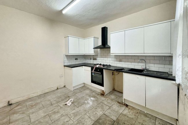 69 Kingsland Road, London, E13 9NX 3