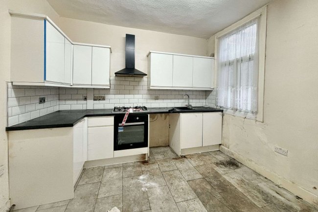 69 Kingsland Road, London, E13 9NX 3