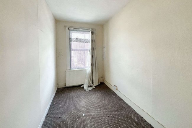 69 Kingsland Road, London, E13 9NX 3