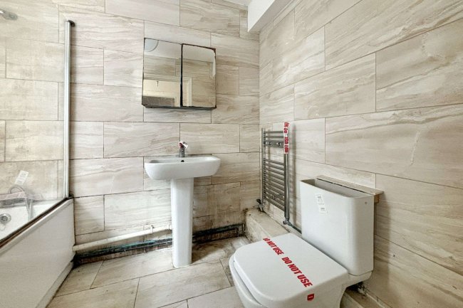 69 Kingsland Road, London, E13 9NX 3