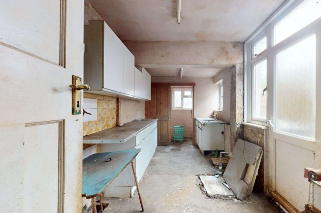 33/35 Forlease Road, Maidenhead SL6 1RX 3