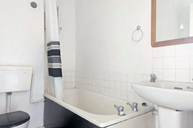 37 Strathmore Road, Croydon CR0 2JP 1