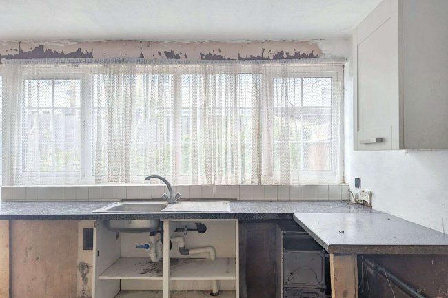 37 Strathmore Road, Croydon CR0 2JP 1