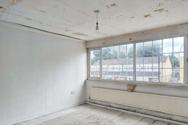 37 Strathmore Road, Croydon CR0 2JP 1