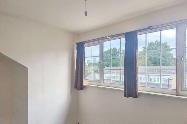 37 Strathmore Road, Croydon CR0 2JP 1