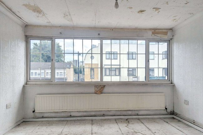 37 Strathmore Road, Croydon CR0 2JP 1